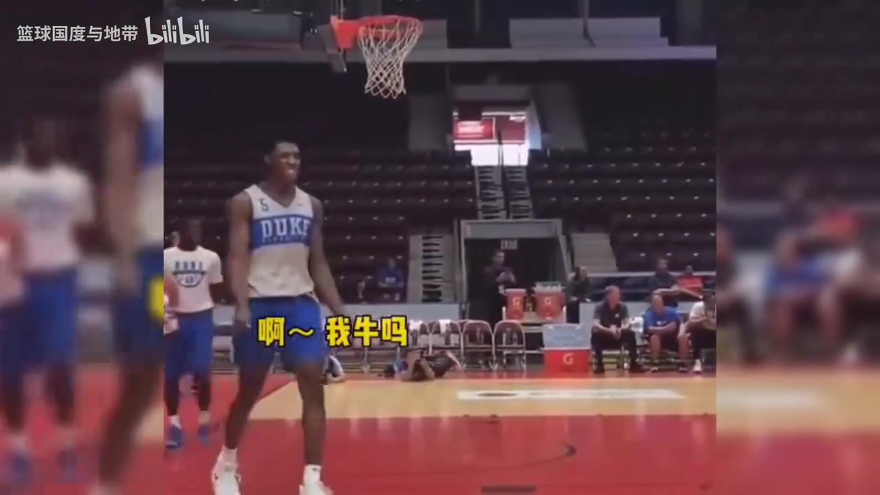 这体格配上这弹跳是人类锡安当年火爆全世界的罚球线扣篮