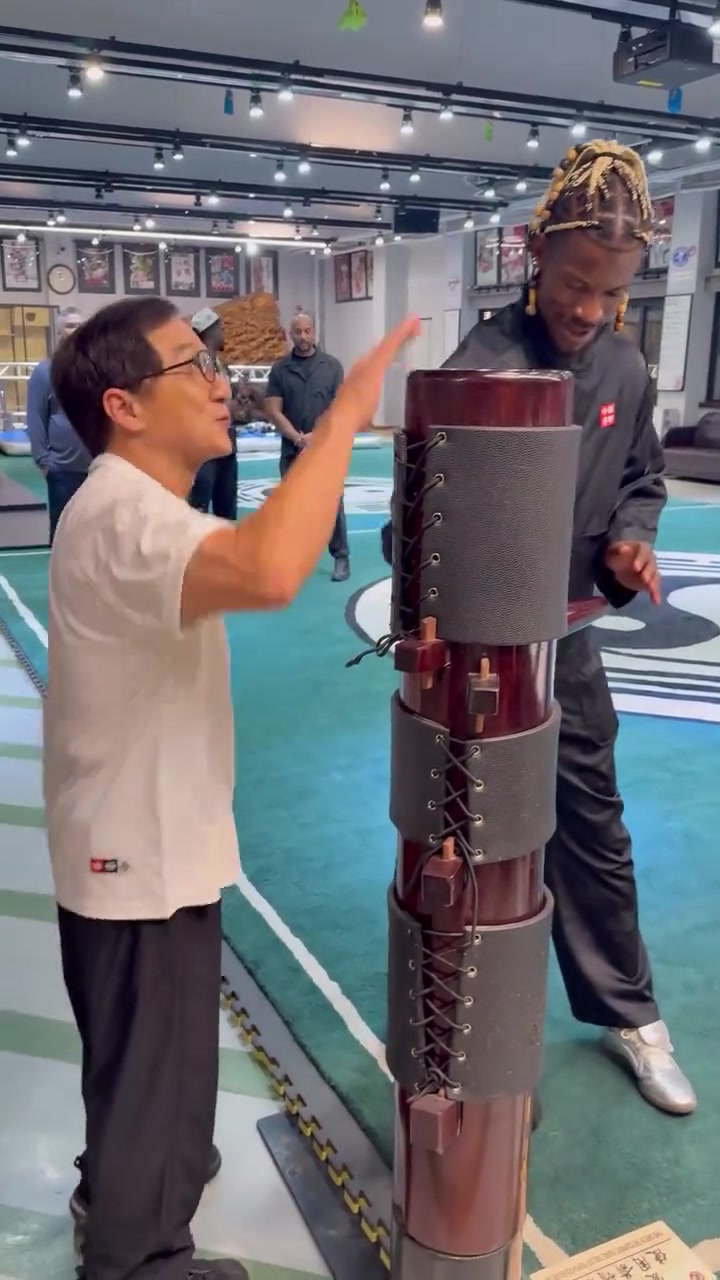 打木人桩巴特勒中国行 成龙大哥亲自传授其功夫