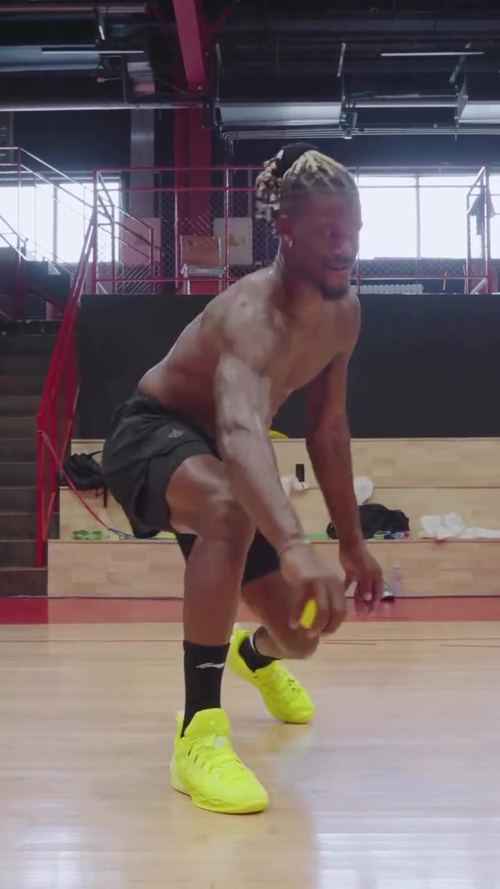 巴特勒中国行空余时间坚持锻炼...