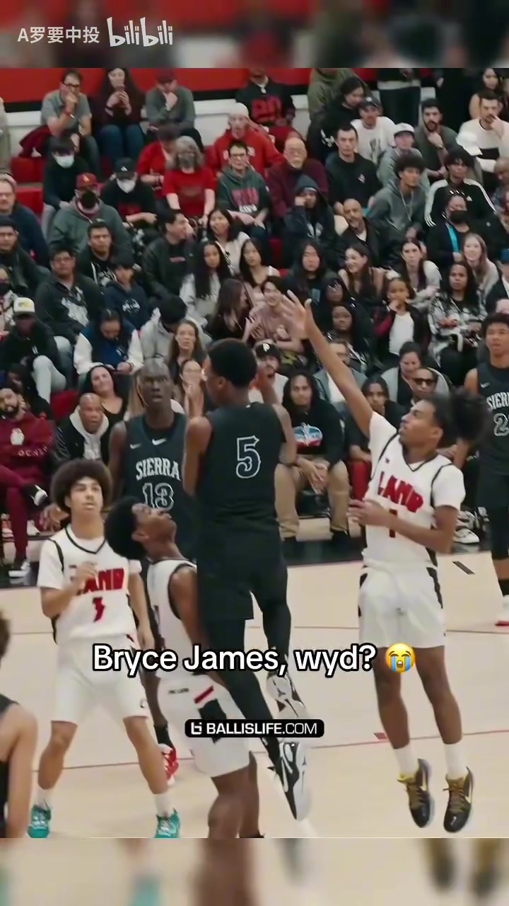 让詹姆斯捂脸的扣篮名场面詹姆斯对两个儿子扣篮的反应