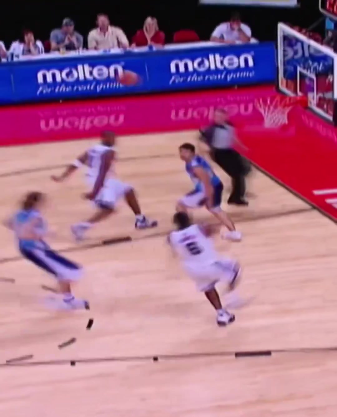 詹姆斯和科比一个队对手可以直接报警了