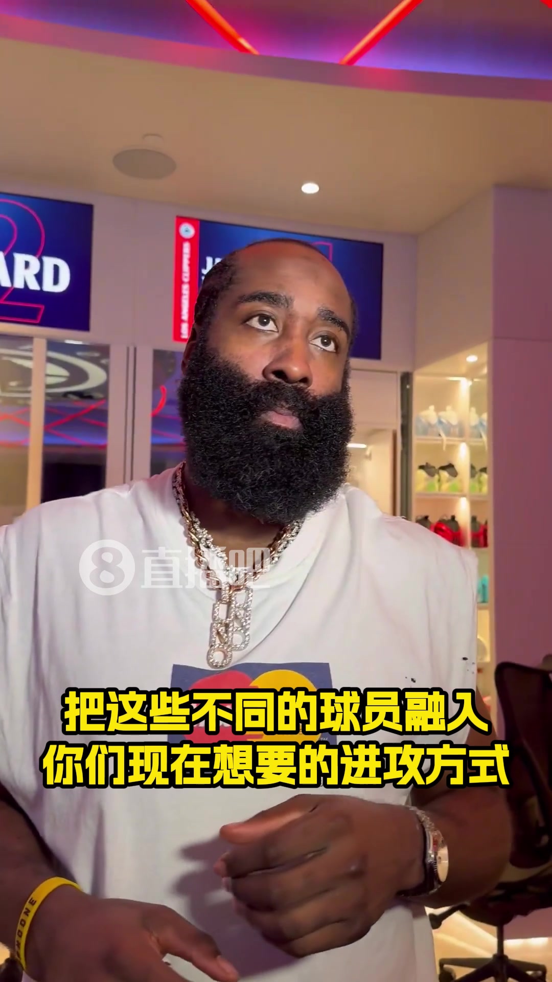 感觉眼神都无光了哈登谈球队进攻太难了各方面都有问题