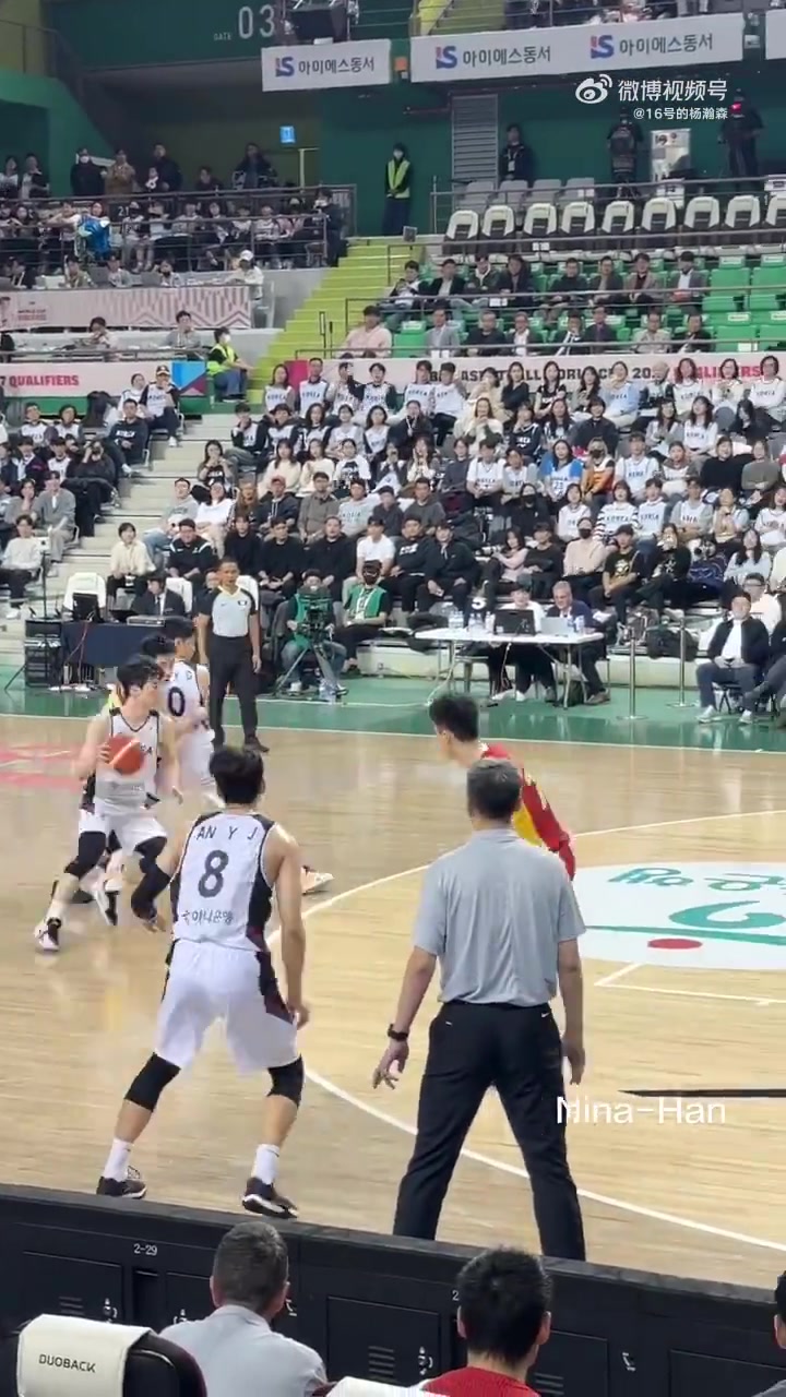 一言难尽周琦拿下篮板后长传离谱失误随后下一回合快攻廖三宁也失误