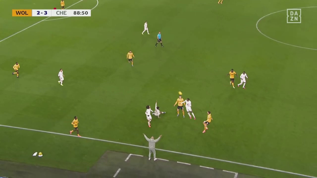 狼队后场失误吉滕斯爆射轰进出世界波切尔西4-2领先