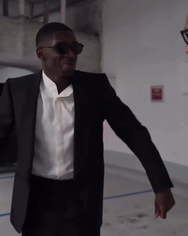 众望所归登贝莱金球奖幕后内维斯你小子真是有福了