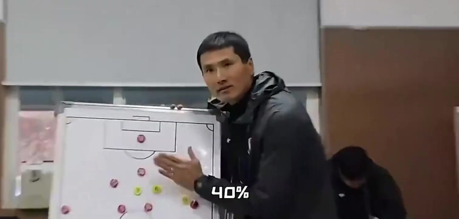 新一代本土教练标杆一起感受国足新帅邵佳一更衣室的强大气场