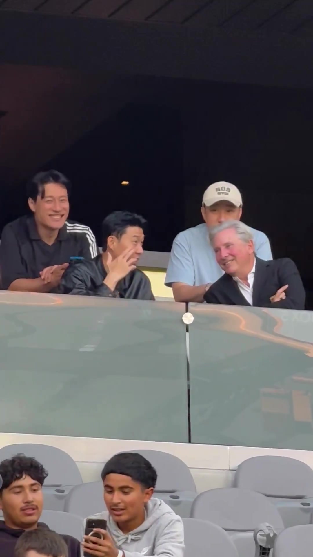 神速啊孙兴慜这就到现场看洛杉矶比赛了心系洛里嘛