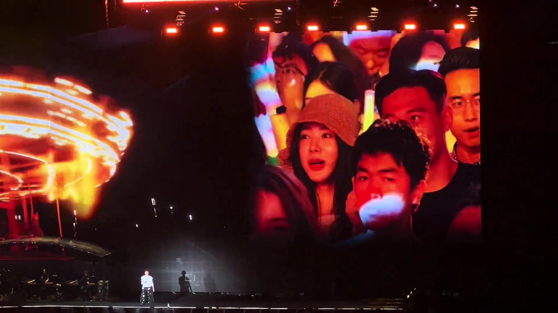 原来你也是粉丝李荣浩演唱会大屏幕上捉到蒋圣龙