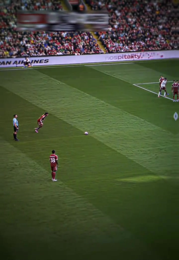 利物浦不到20岁就带国家队队长袖标的怎会是简单人物