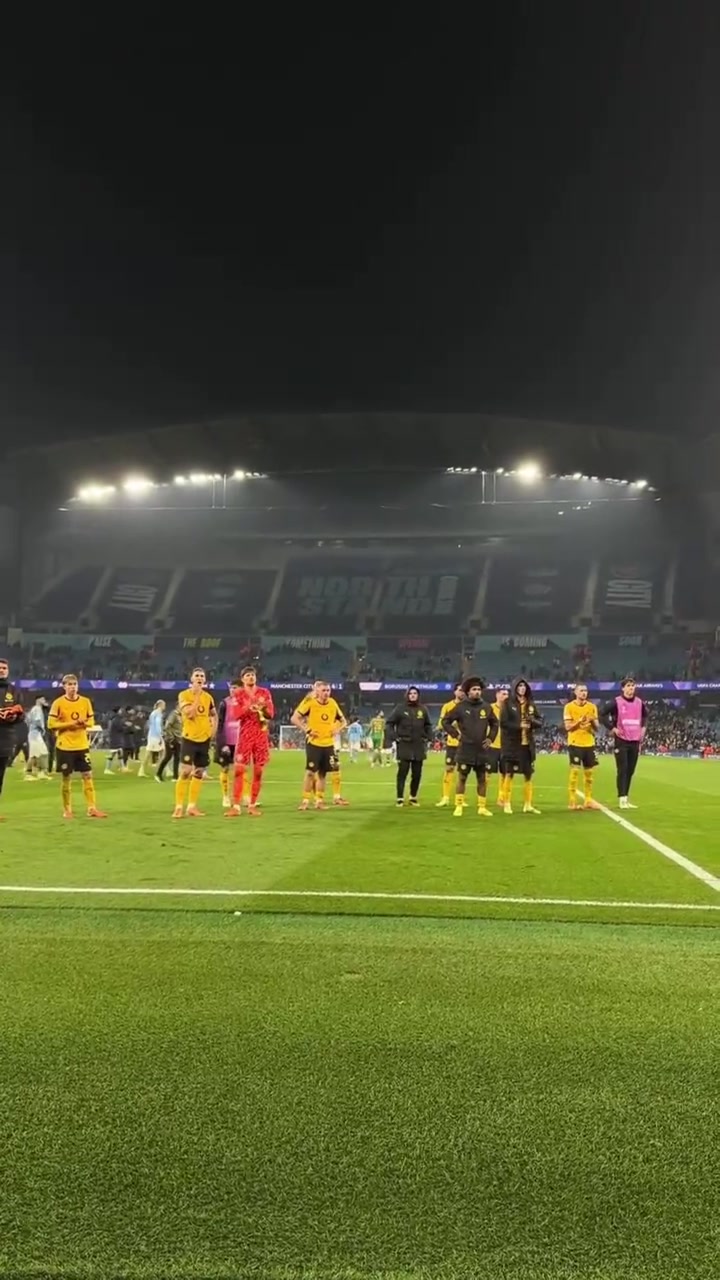 面对强敌一场大败多特赛后的谢场环节这赛季未来如何呢