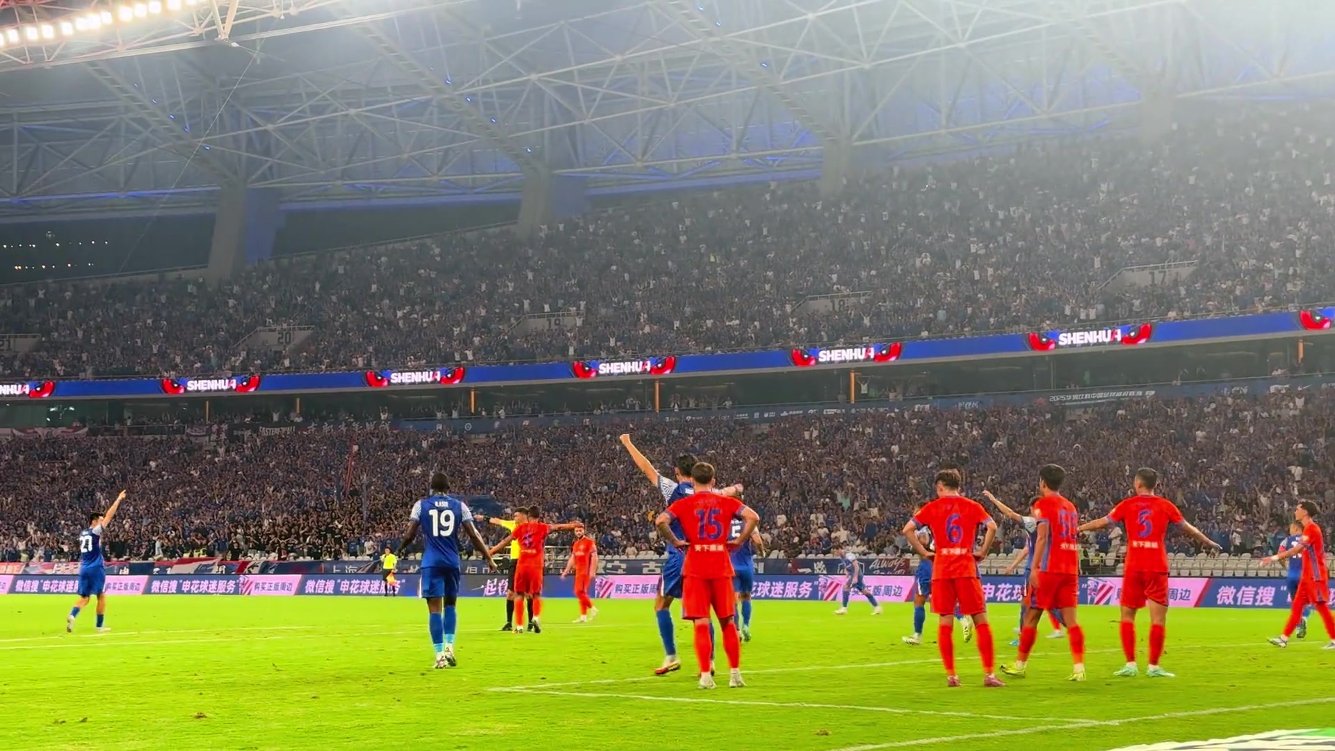 犯规了吗近距离观看汪海健角球直接破门泰山球员投诉犯规无果