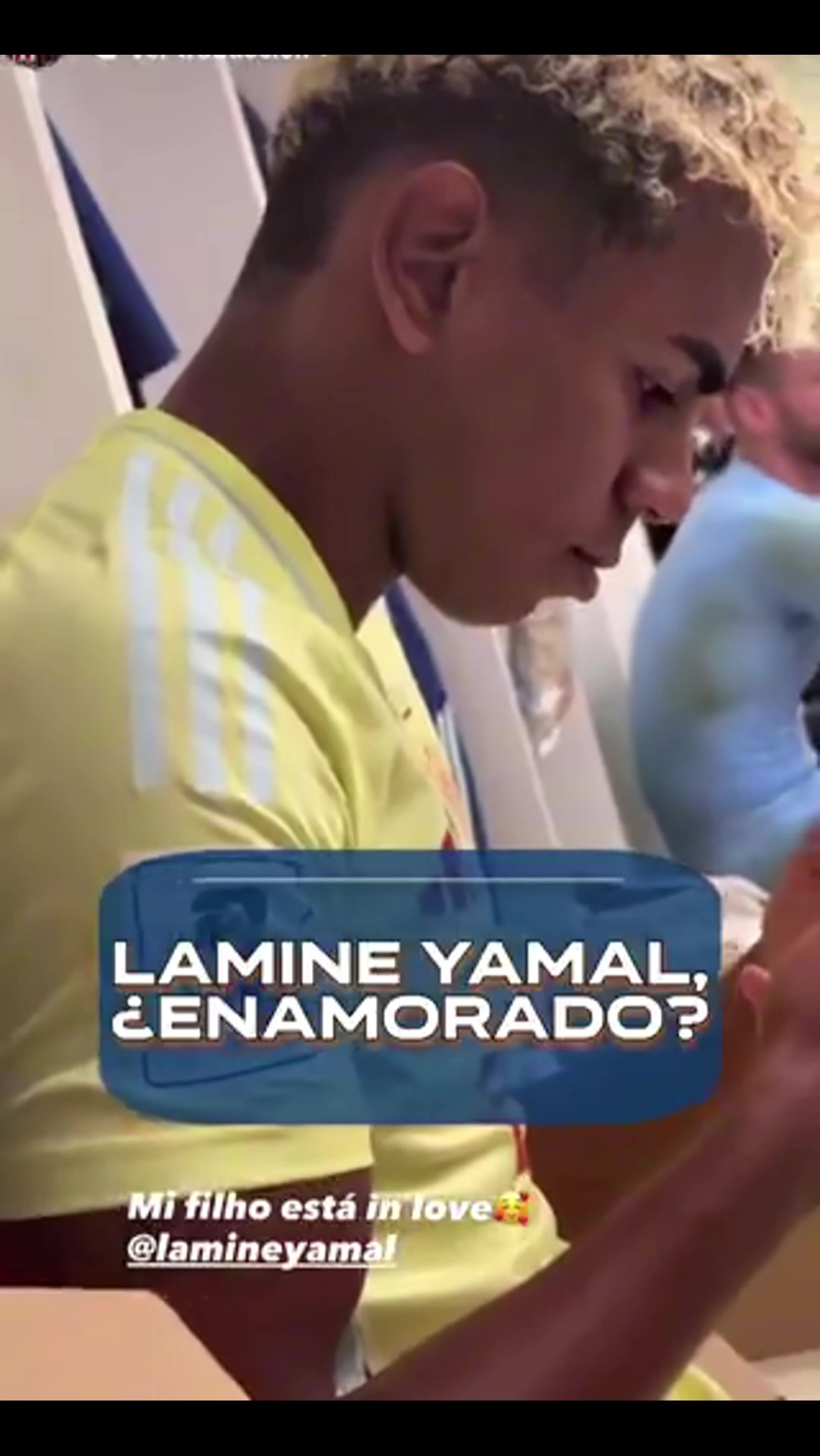 尼科你为什么对着手机笑亚马尔我恋爱了