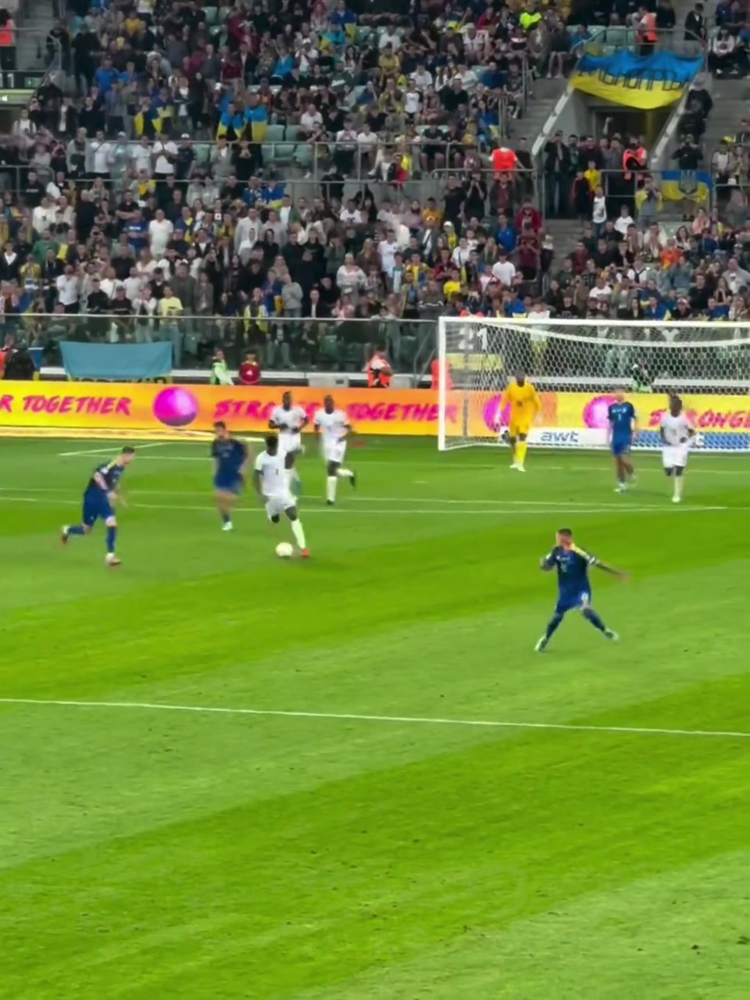 琼阿梅尼外脚背送出精彩传球姆巴佩单刀挑射送给了门将