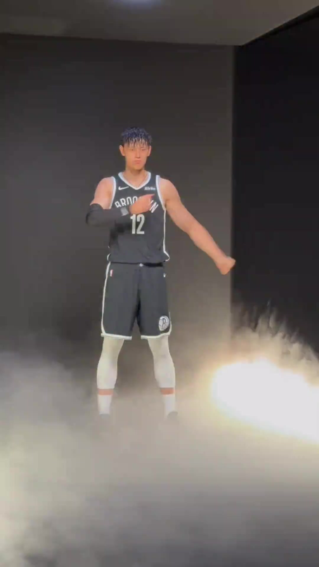 重新介绍一下布鲁克林篮网队球员曾凡博